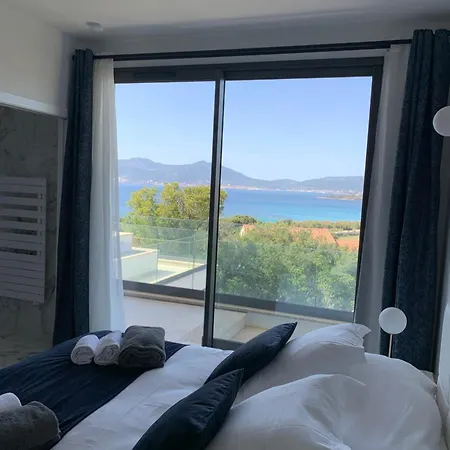 Imperiale Vue Piscine Villa *