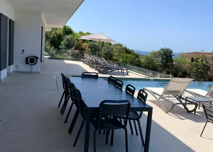 Imperiale Vue Piscine Villa